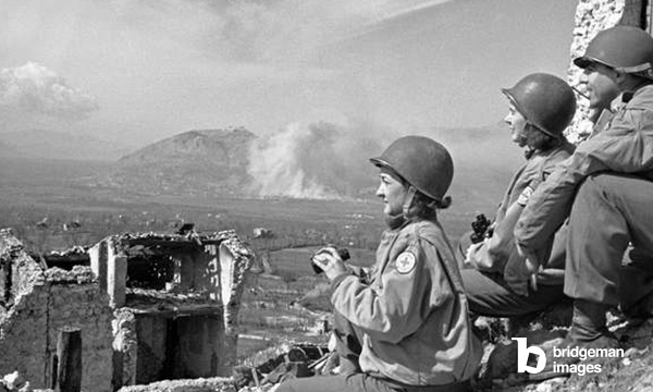 Red Cross nurses attend the early stages of the Battle of Monte Cassino / Universal History Archive/UIG / Bridgeman Images