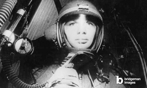 Yuri Gagarin (1934-1968) Russian astronaut during a space flight April 1961 (b/w photo) / Bridgeman Images